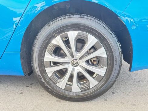 Used 2022 Toyota Prius LE AWD/4WD image 25