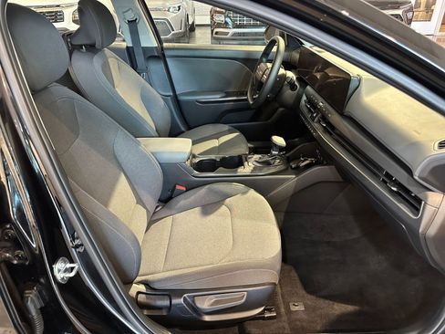 Used 2025 Kia K4 LXS image 36