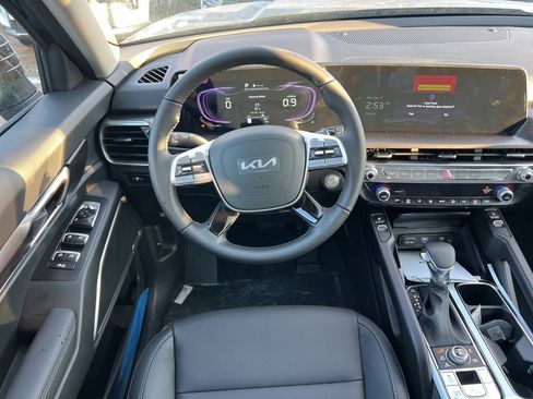 New 2025 Kia Telluride S image 12