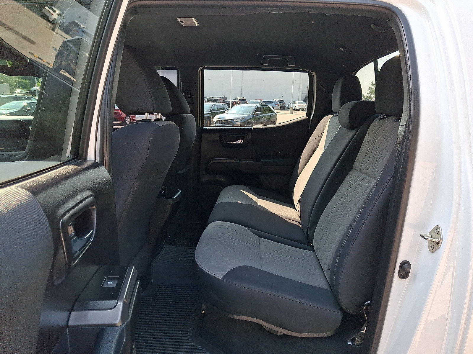 Used 2020 Toyota Tacoma TRD Off-Road AWD/4WD image 10