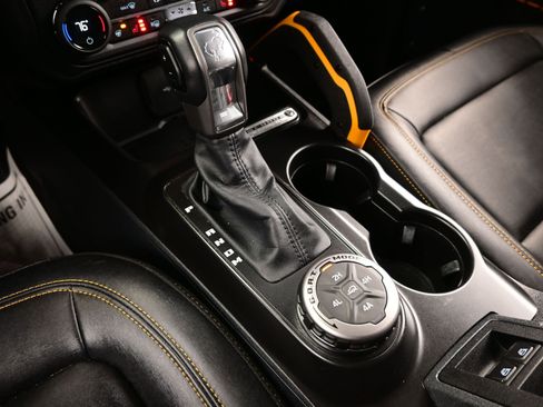 Used 2023 Ford Bronco Badlands image 19