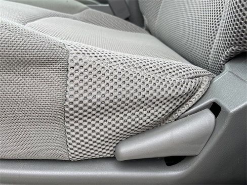 Used 2019 Nissan Frontier SV image 26