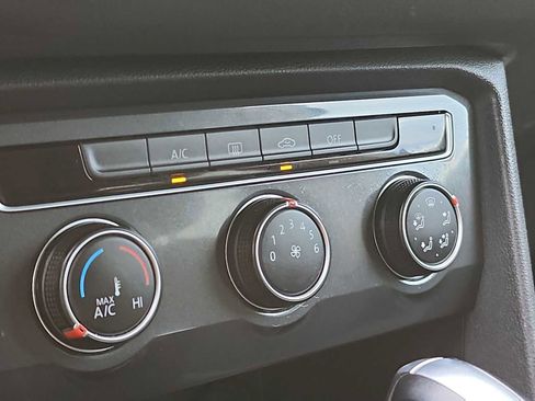 Used 2021 Volkswagen Tiguan S image 28