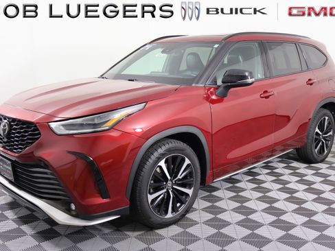 Used 2021 Toyota Highlander XSE AWD/4WD image 4