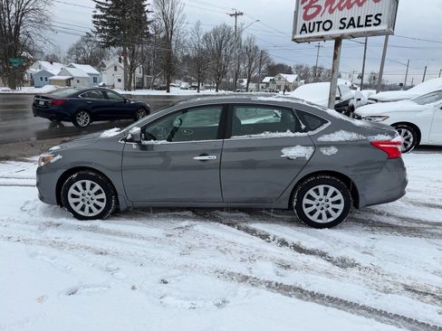 Used 2017 Nissan Sentra SV image 2