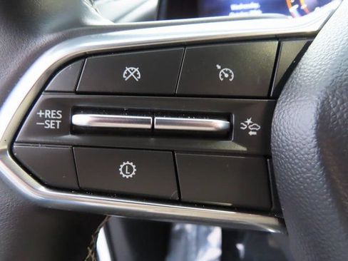 Used 2025 Chevrolet Traverse LT AWD/4WD image 17