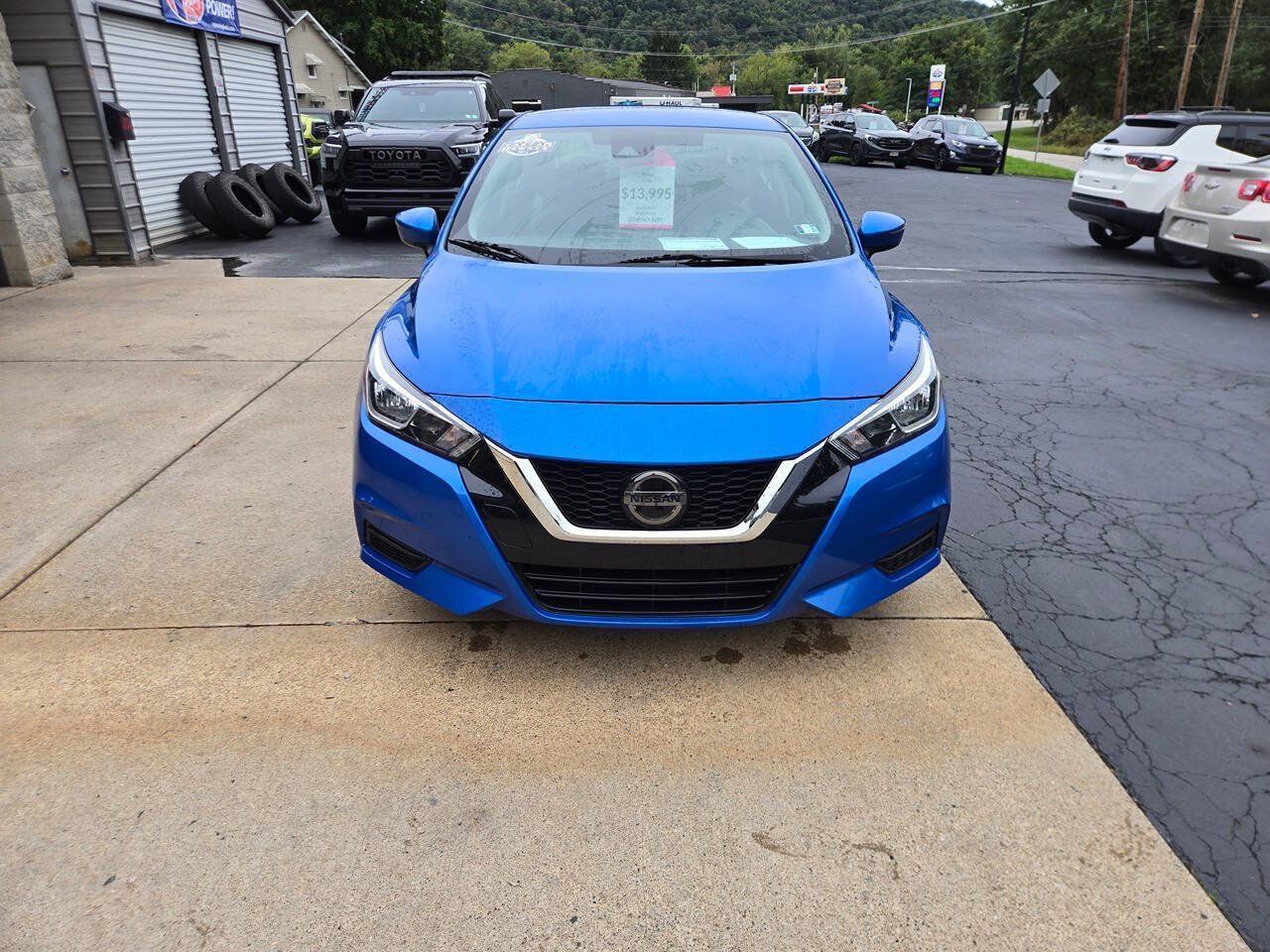 Used 2021 Nissan Versa SV FWD image 2