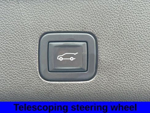 Used 2021 GMC Yukon XL Denali w/ Denali Premium Package image 28