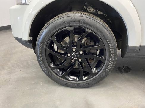 Used 2016 Land Rover LR4 HSE AWD/4WD image 18