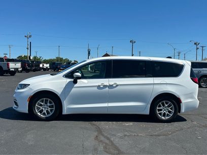 Used 2023 Chrysler Pacifica Touring-L
