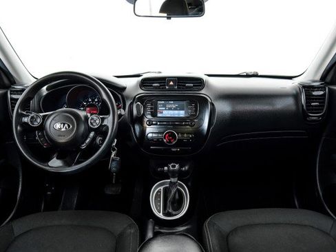 Used 2017 Kia Soul + image 11