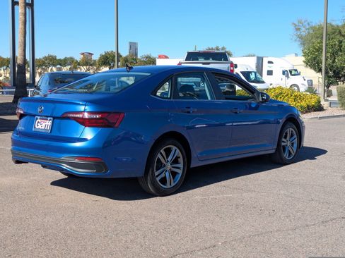 Used 2024 Volkswagen Jetta SE image 6