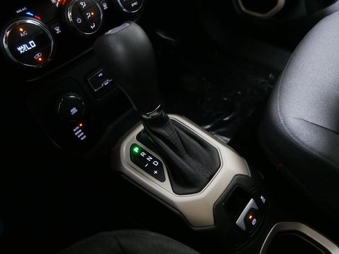 Used 2016 Jeep Renegade Latitude AWD/4WD image 26