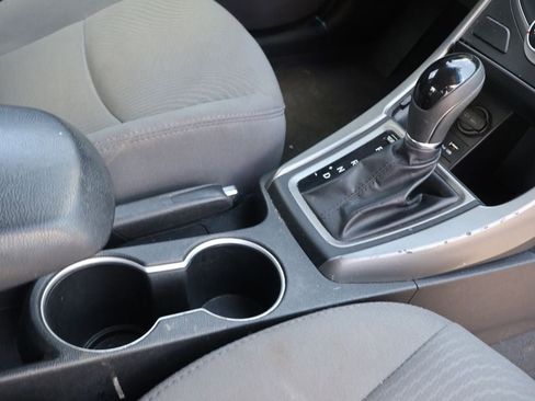 Used 2015 Hyundai Elantra SE w/ Option Group 02 FWD image 8