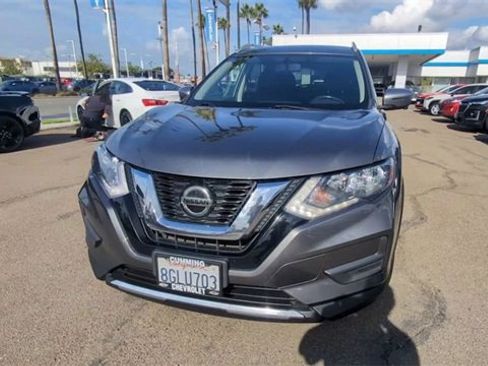 Used 2018 Nissan Rogue SV w/ Premium Package image 3