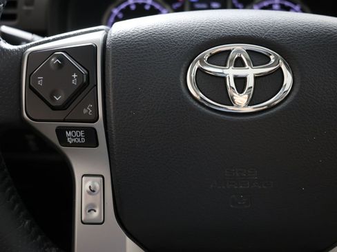 Used 2022 Toyota 4Runner Limited AWD/4WD image 32