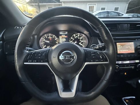 Used 2017 Nissan Rogue S image 11