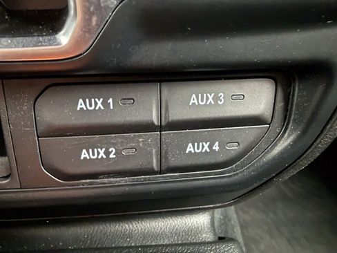 Used 2024 Jeep Wrangler Sport S image 29