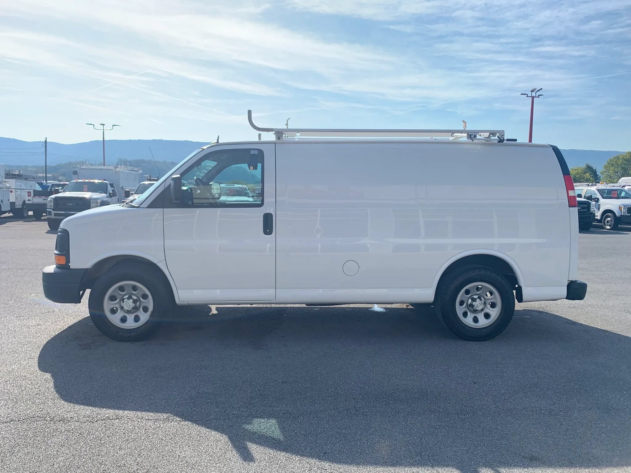 Used 2014 Chevrolet Express 1500 RWD image 5