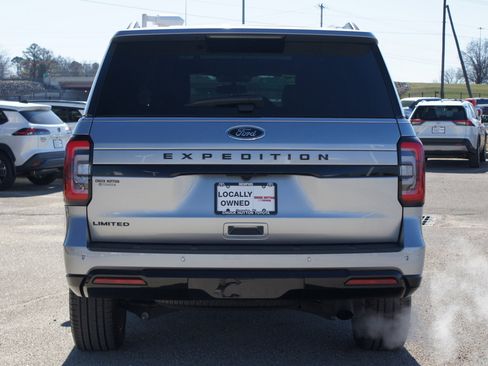 Used 2024 Ford Expedition Limited image 3