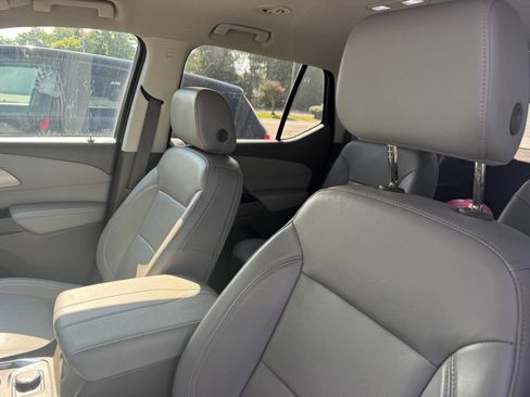 Used 2020 Chevrolet Traverse LT w/ LT Premium Package AWD/4WD image 12