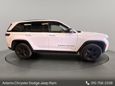 Used 2023 Jeep Grand Cherokee Limited w/ Black Appearance Package AWD/4WD image 2