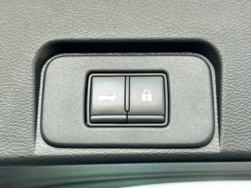 Used 2022 Nissan Rogue SV w/ SV Premium Package image 29