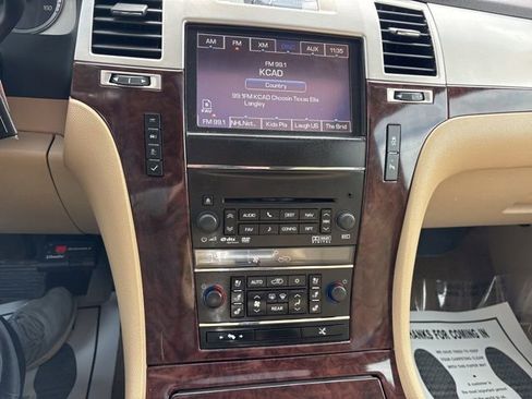 Used 2014 Cadillac Escalade Premium image 21