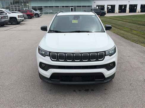 Used 2022 Jeep Compass Latitude w/ Sun and Sound Group AWD/4WD image 8