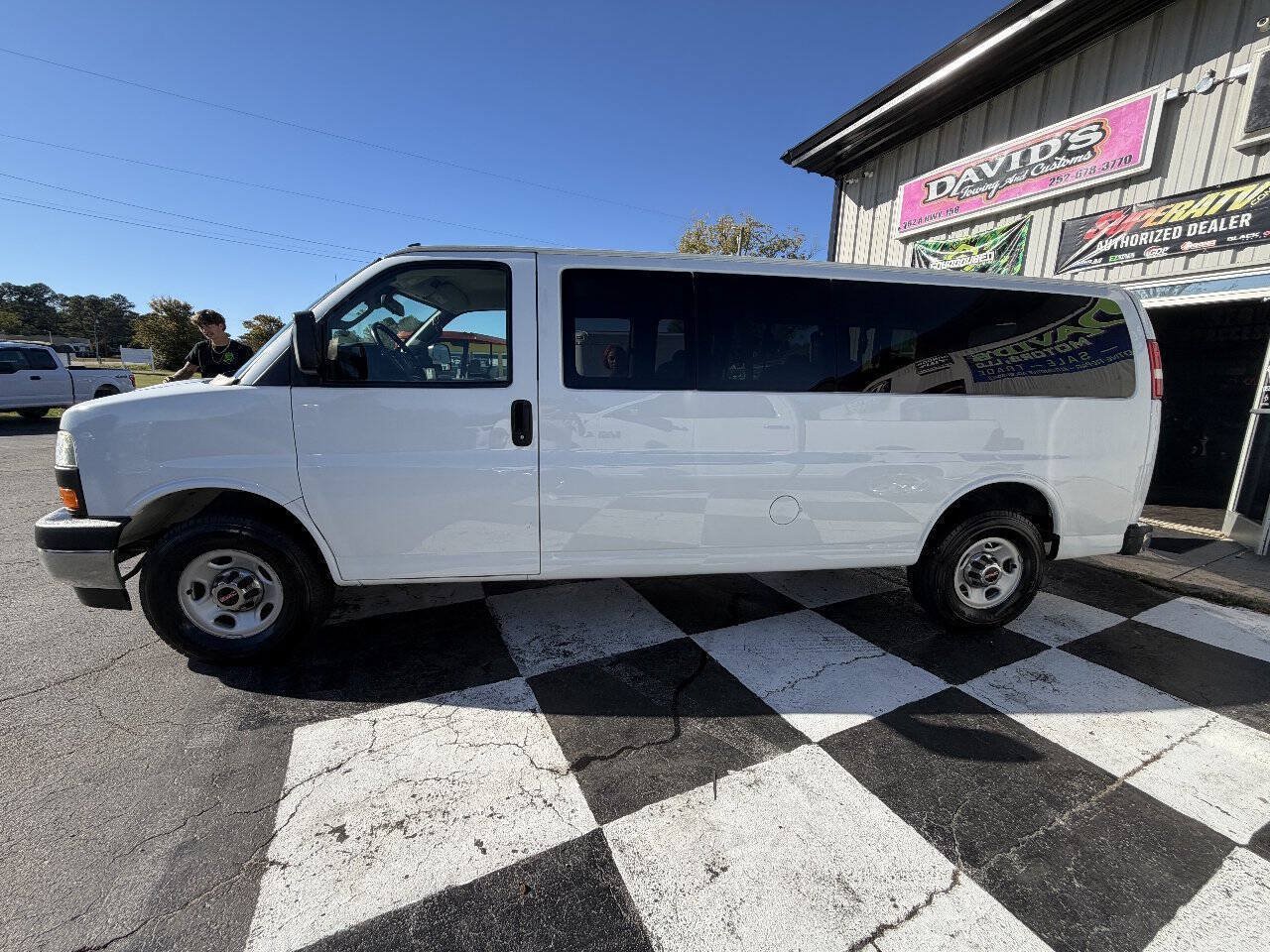 Used 2019 GMC Savana 3500 LT w/ LT Preferred Equipment Group RWD image 9