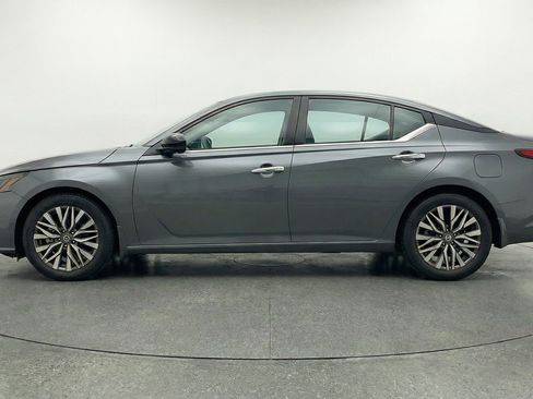 Used 2025 Nissan Altima 2.5 SV FWD image 5