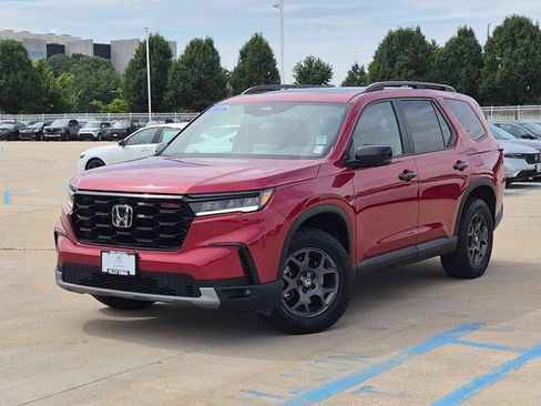 Used 2024 Honda Pilot TrailSport image 2