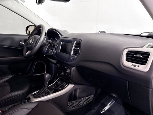 Used 2021 Jeep Compass Latitude image 40