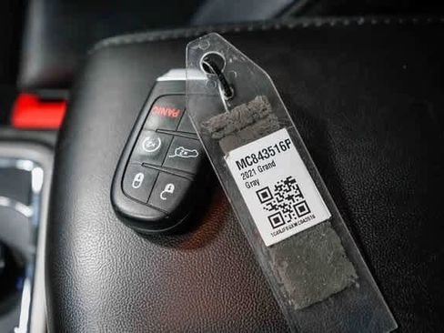 Used 2021 Jeep Grand Cherokee Limited image 30