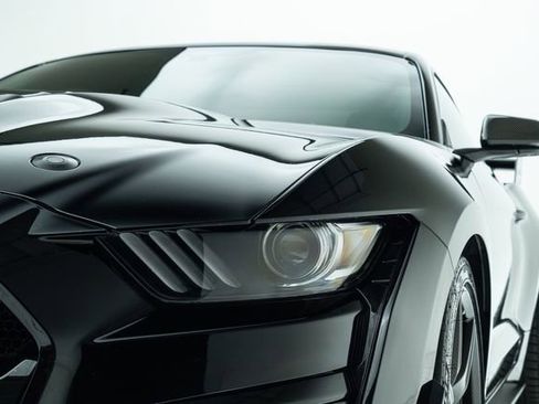 Used 2021 Ford Mustang Shelby GT500 w/ Carbon Fiber Track Pack image 11