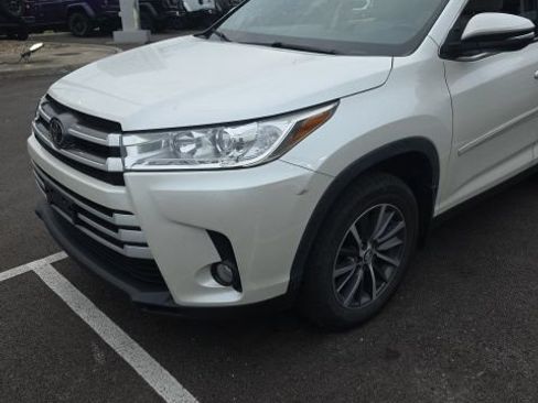 Used 2019 Toyota Highlander XLE AWD/4WD image 1