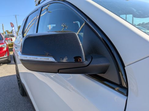 Certified 2023 GMC Acadia SLT w/ Elevation Edition image 11