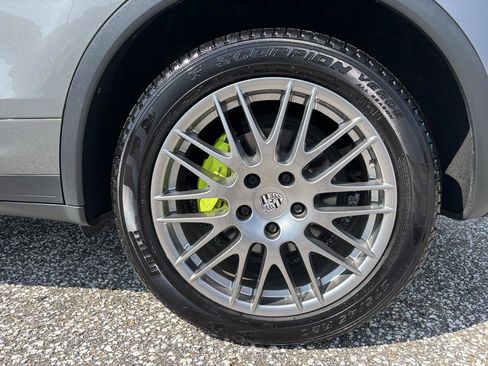 Used 2018 Porsche Cayenne S w/ Premium Package Plus AWD/4WD image 32
