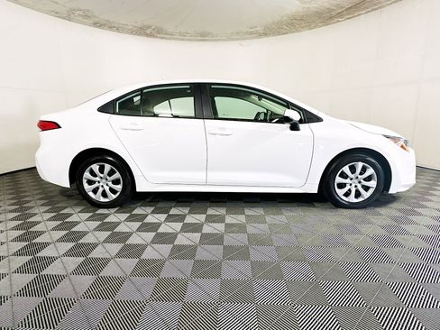 Used 2023 Toyota Corolla LE FWD image 2