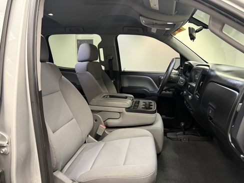 Used 2018 Chevrolet Silverado 1500 Custom w/ Custom Value Package image 14