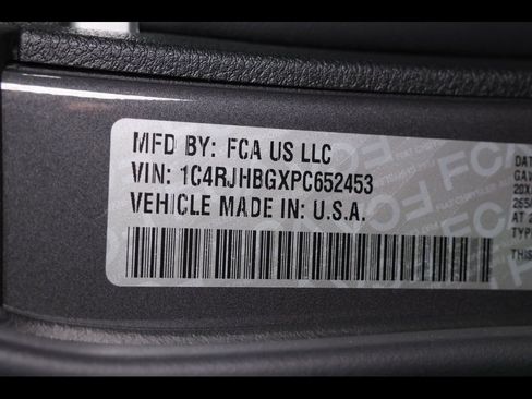 Used 2023 Jeep Grand Cherokee Limited w/ Black Appearance Package AWD/4WD image 32
