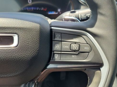 Used 2023 Jeep Grand Cherokee Laredo w/ Luxury Tech Group I RWD image 20