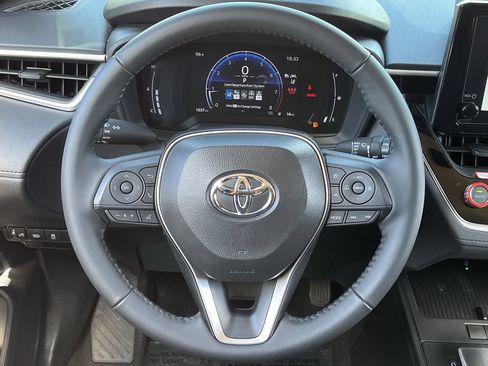 Used 2026 Toyota Corolla Cross LE FWD image 11