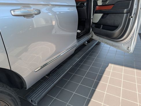 Used 2020 Lincoln Navigator L Reserve w/ Luxury Package AWD/4WD image 2