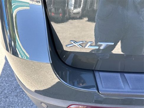 Used 2022 Ford Explorer XLT image 34