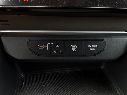 Used 2026 Kia Carnival FWD image 28
