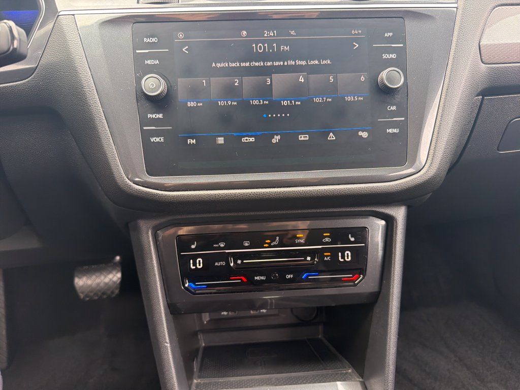 Certified 2023 Volkswagen Tiguan SE FWD image 15