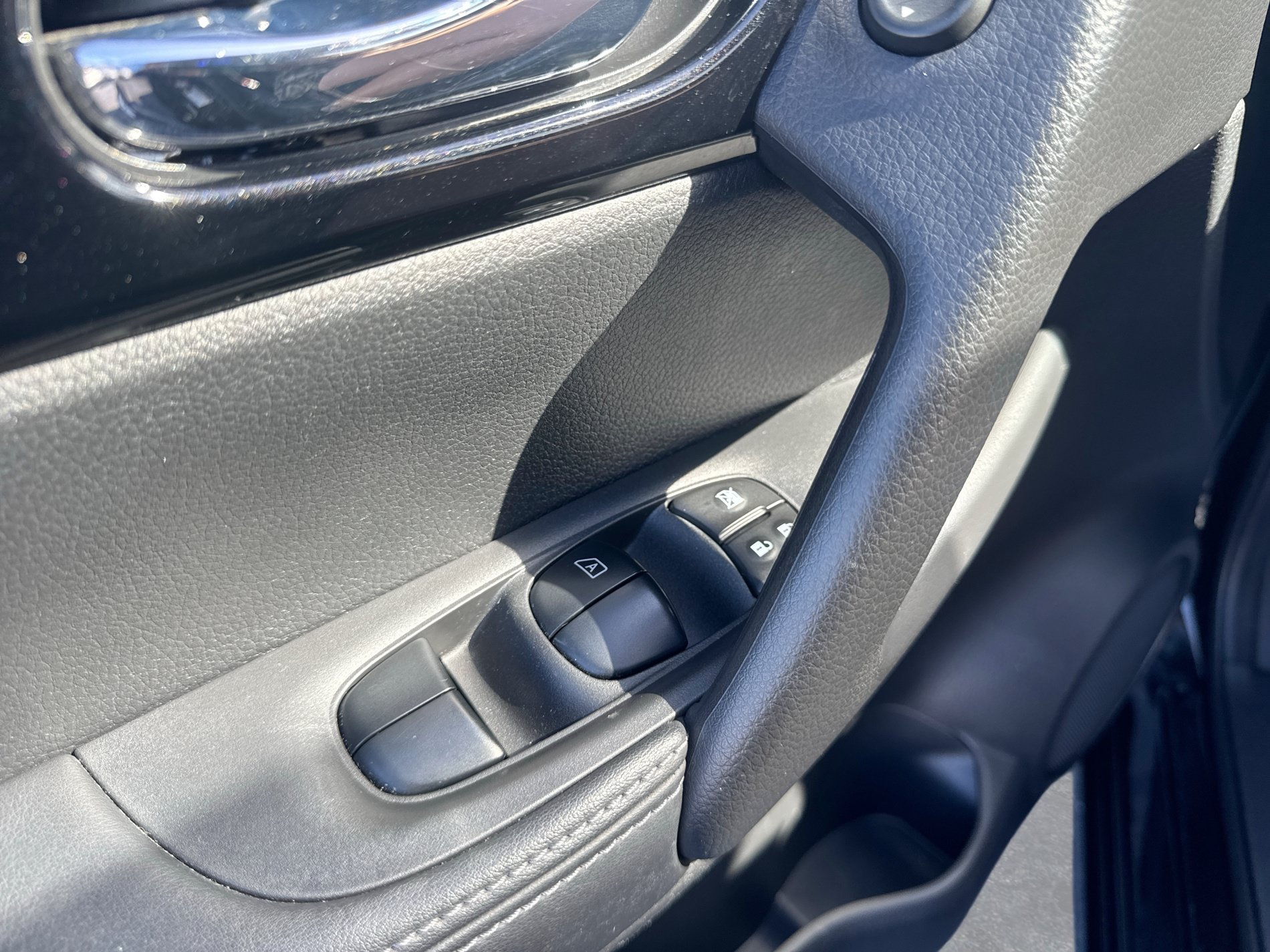 Used 2020 Nissan Rogue Sport SV FWD image 22