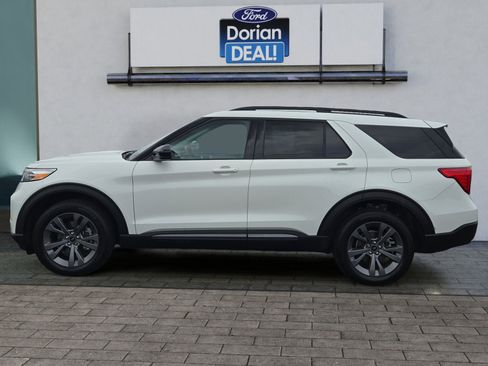 Used 2024 Ford Explorer XLT w/ Equipment Group 202A AWD/4WD image 6
