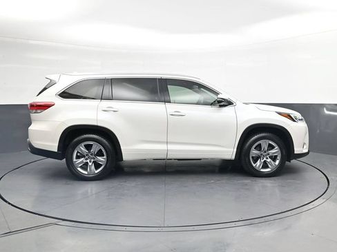 Used 2019 Toyota Highlander Limited FWD image 3